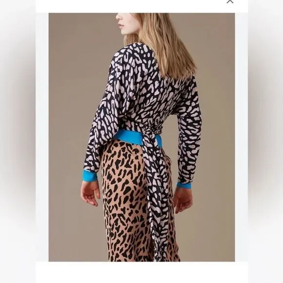 Diane Von Furstenberg (DVF) 100% Silk Pink and Black Leopard print wrap top -- L - Picture 2 of 13